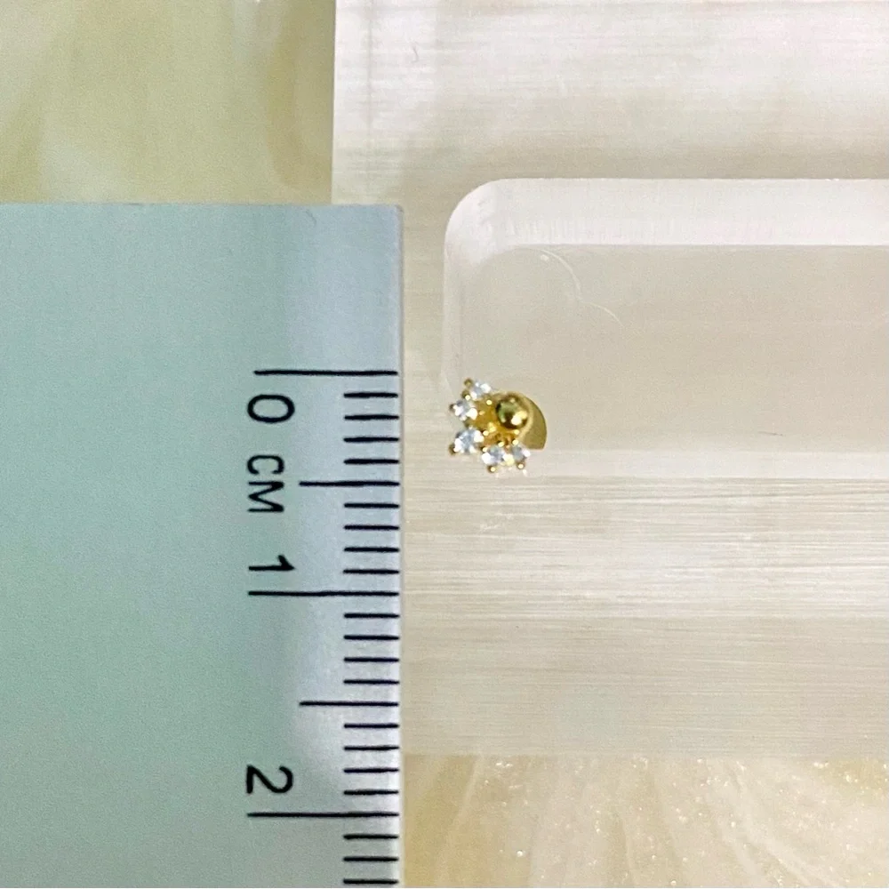 Elegant Gold and zircon Stud Earring